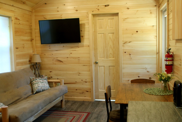 Deluxe Cabins - Rusty Spinner