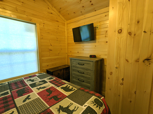 Deluxe Cabins - Rusty Spinner