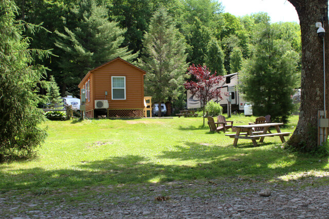 Deluxe Cabins - Quill Gordon