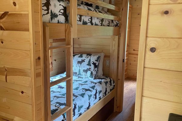 Deluxe Cabins - Gray Wulff