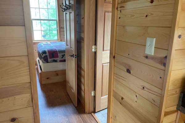 Deluxe Cabins - Gray Wulff