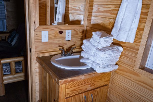 Deluxe Cabins - Royal Coachman