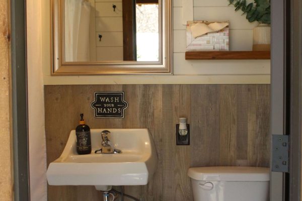 Roscoe-CatskillConestoga-CoveredWagons-outside-bathouse5