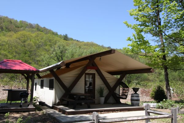 Roscoe-Campsite-LuxuryLodgeTents-NewOutsidephotots